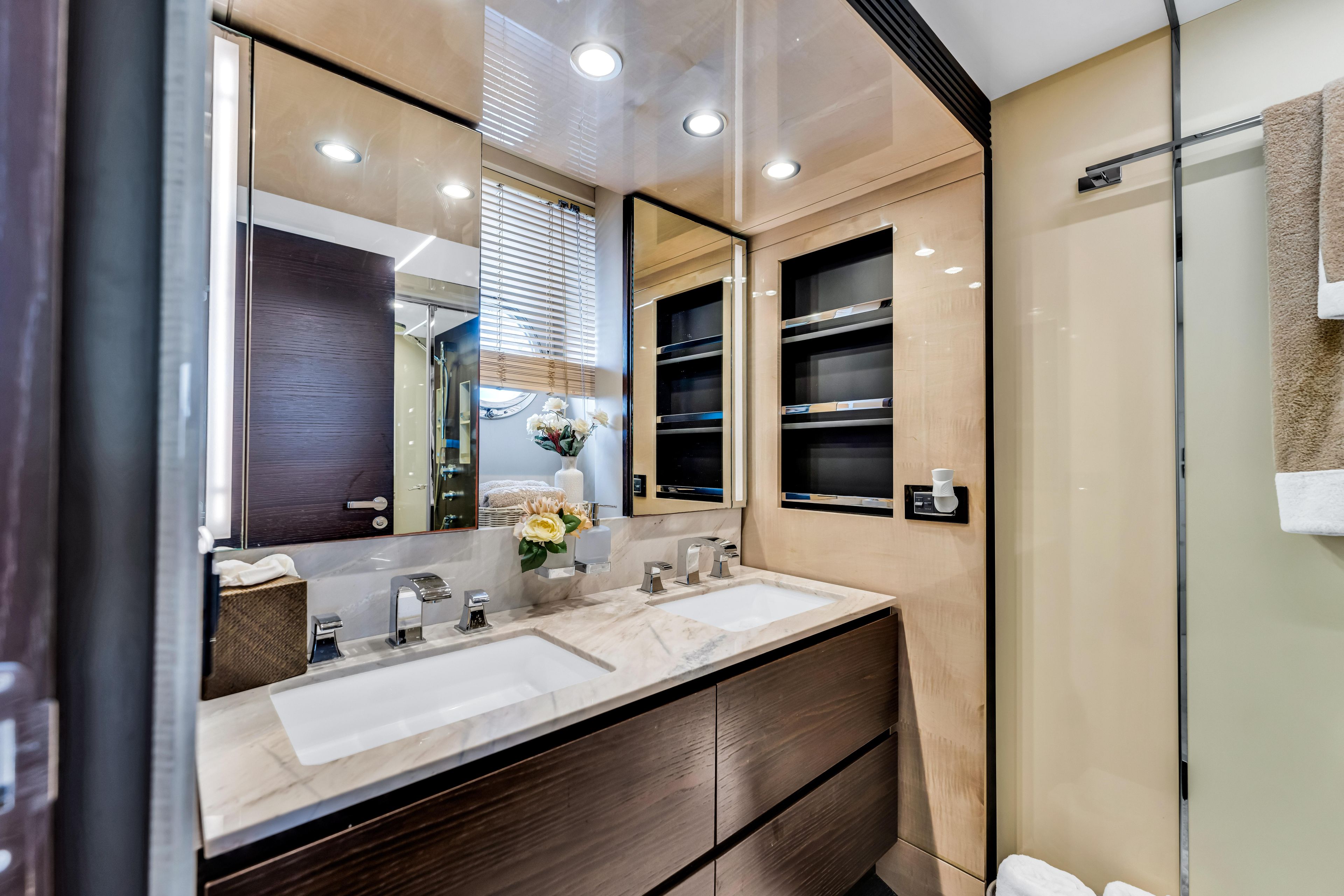 2016 Azimut 74 