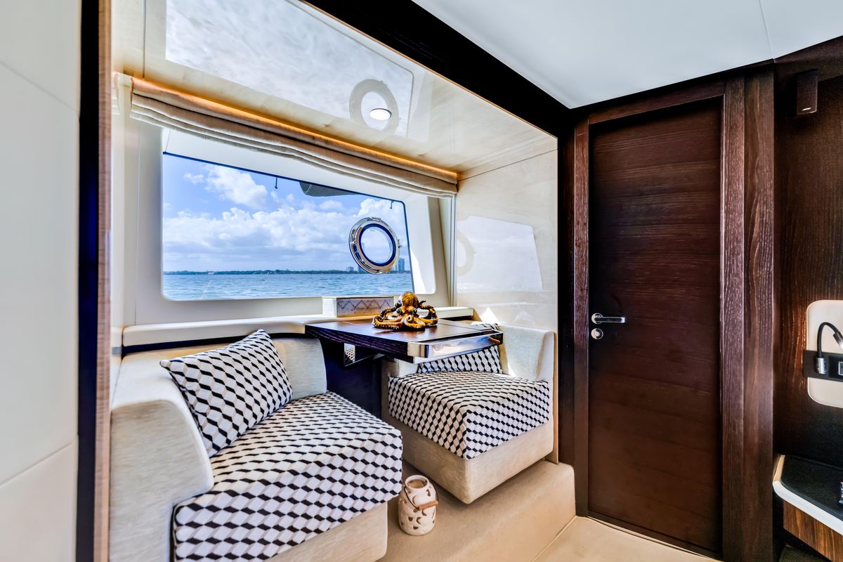 2016 Azimut 74 
