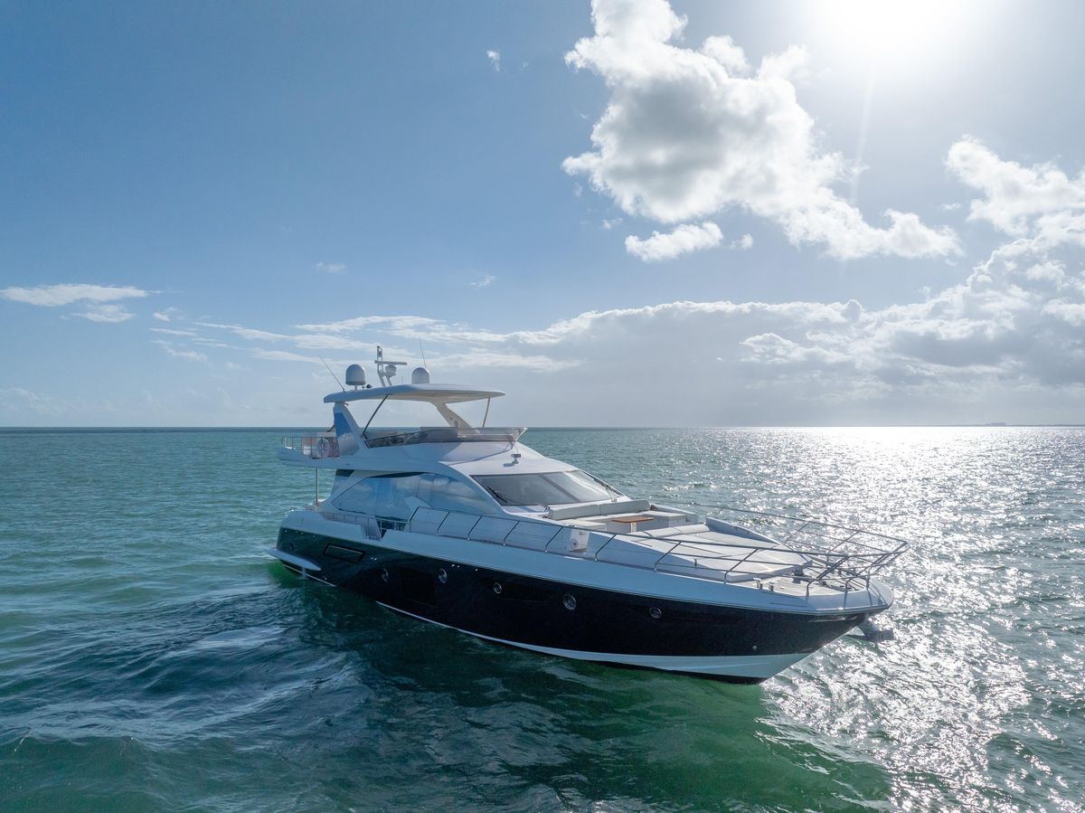 2016 Azimut 74 
