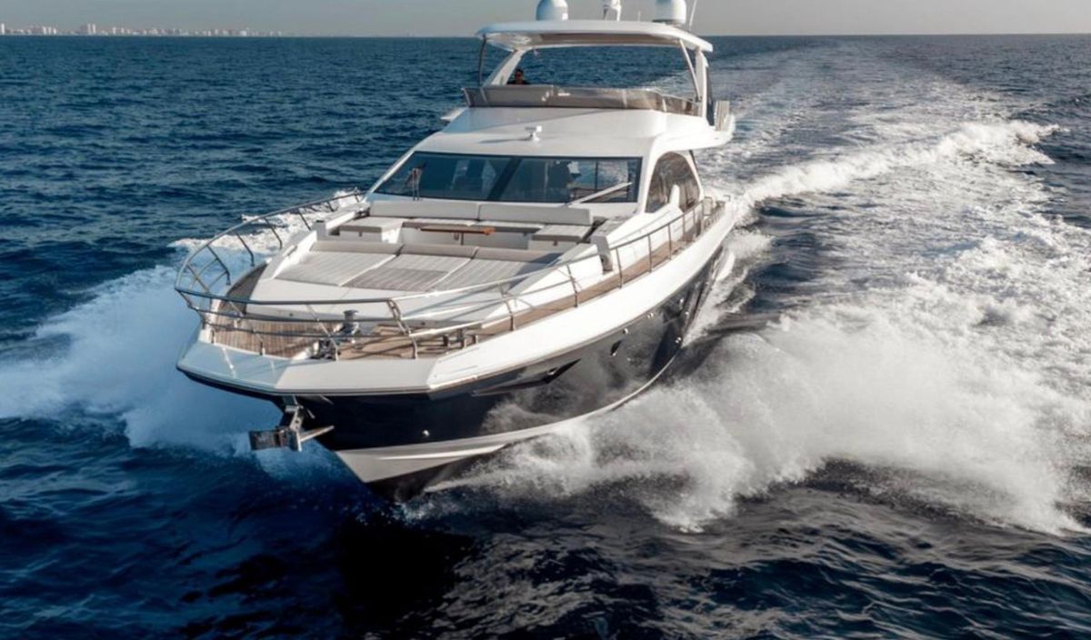 2016 Azimut 74 