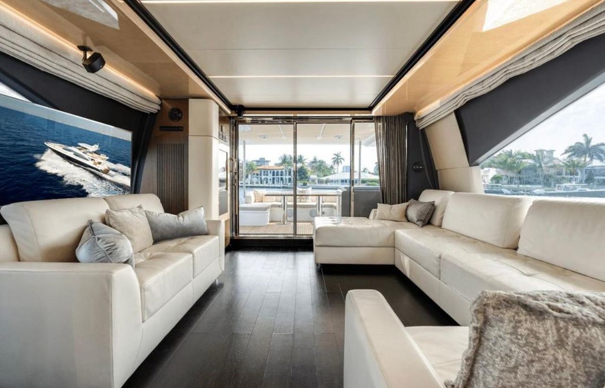 2016 Azimut 74 