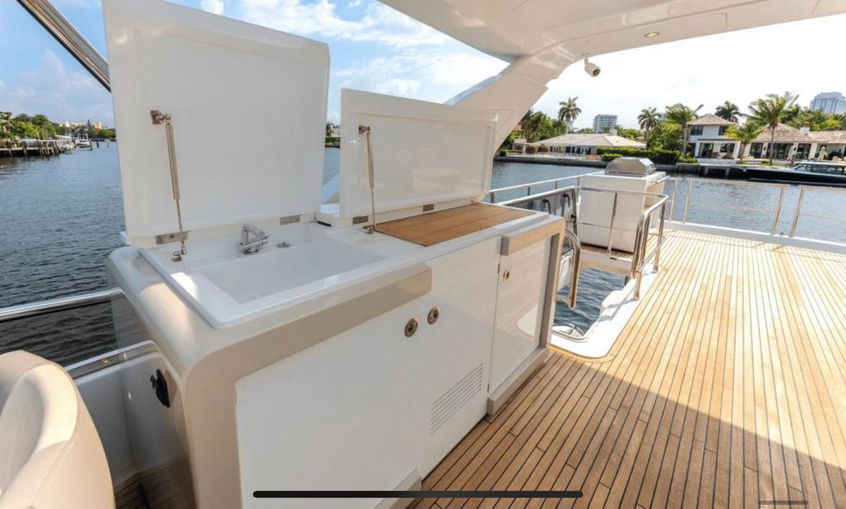 2016 Azimut 74 