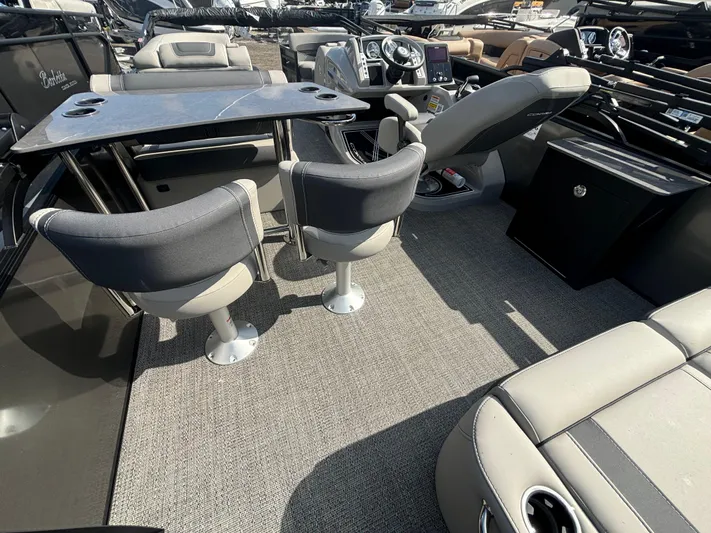  Yacht Photos Pics 2025 BARLETTA 25UE CORSA - Image 6