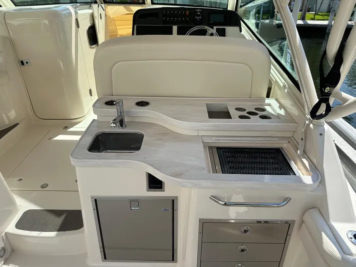 V5 Yacht Photos Pics 2019 Grady-White Freedom 375 boat interior with kitchenette and seating area.