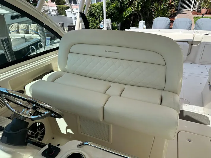 V5 Yacht Photos Pics 2019 Grady-White Freedom 375 boat interior with luxurious seating and steering wheel.