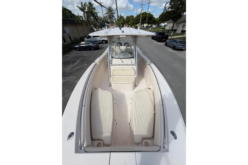  Yacht Photos Pics 2007 Grady-White Bimini 306 boat with spacious seating and sleek design.