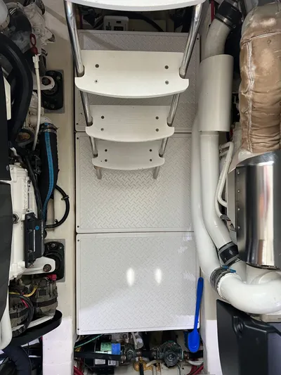 Valor Yacht Photos Pics 