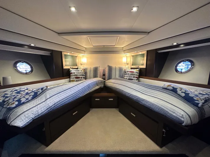 Valor Yacht Photos Pics 