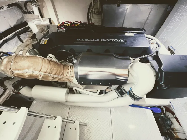 Valor Yacht Photos Pics 