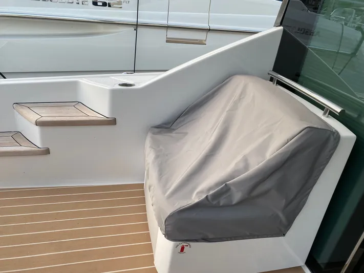 Valor Yacht Photos Pics 