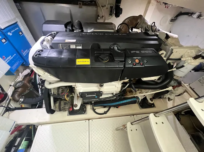 Valor Yacht Photos Pics 