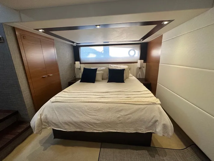 Valor Yacht Photos Pics 