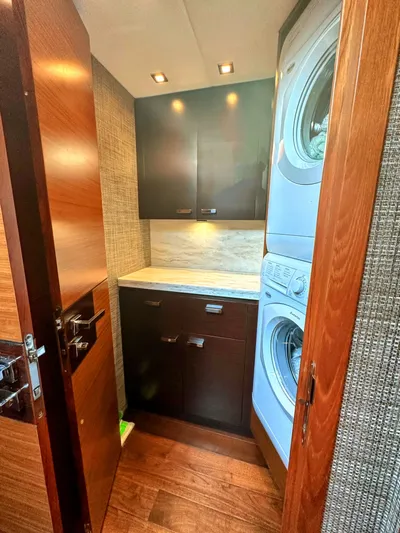 Valor Yacht Photos Pics 