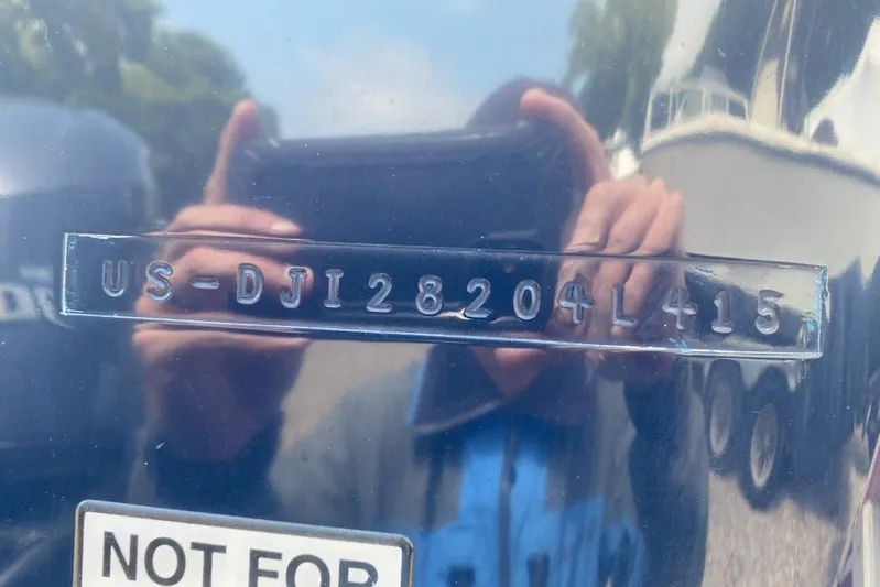  Yacht Photos Pics 2015 Regulator 28 Forward Seating boat hull identification number.