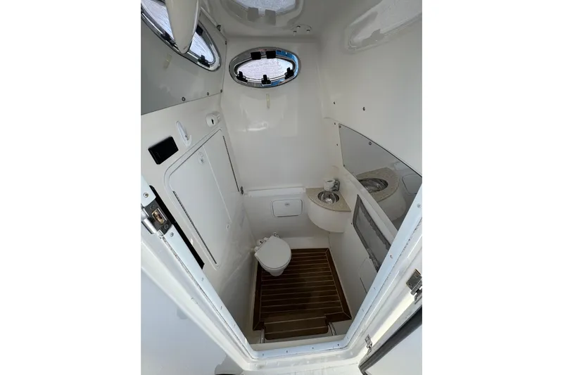  Yacht Photos Pics 2015 Regulator 28 Forward Seating boat interior with compact bathroom amenities.