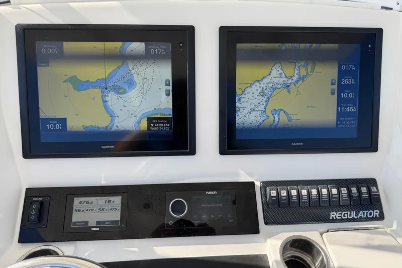  Yacht Photos Pics Dashboard of 2015 Regulator 28 Forward Seating with dual Garmin navigation displays.