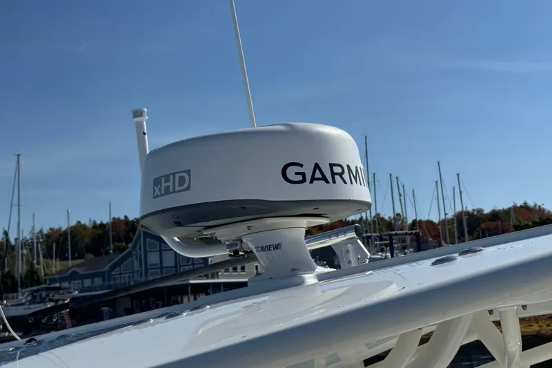 Yacht Photos Pics 2015 Regulator 28 Forward Seating with Garmin xHD radar in marina setting.