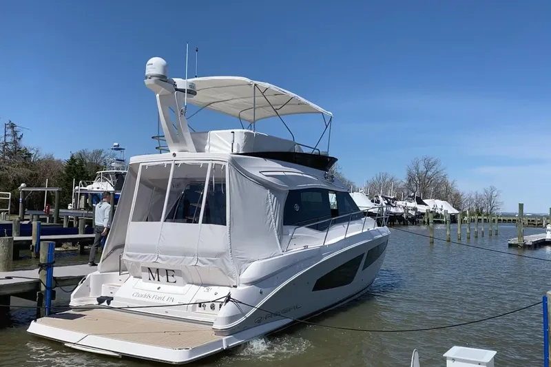 Me Yacht Photos Pics 2021 Regal 42 Fly