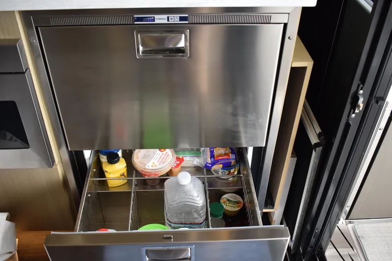 Me Yacht Photos Pics 