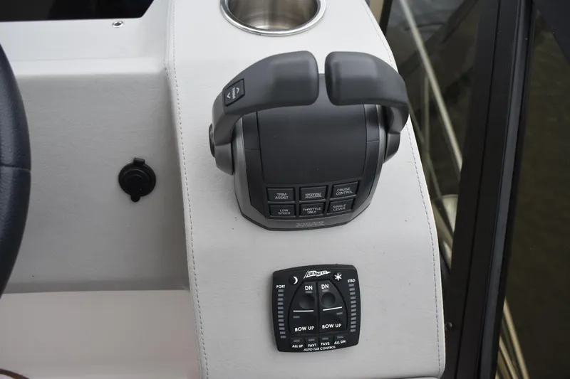 Me Yacht Photos Pics 