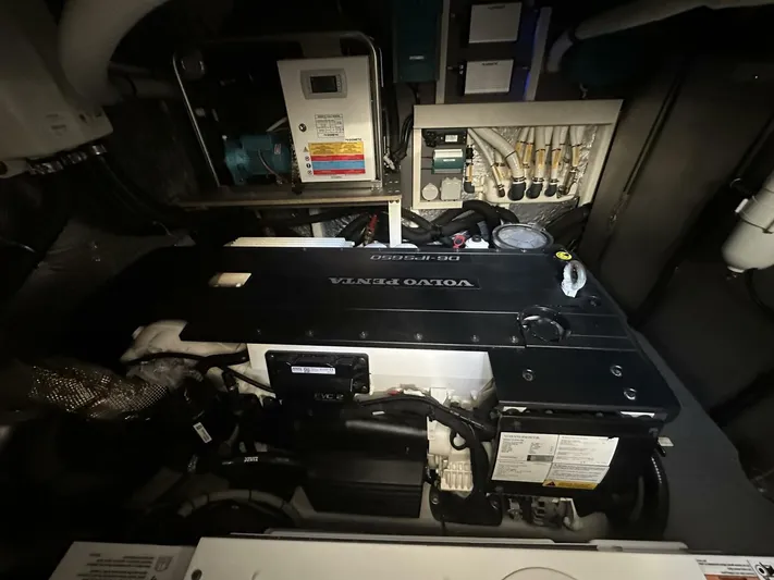  Yacht Photos Pics 2022 Absolute Navetta 52 - Image 41