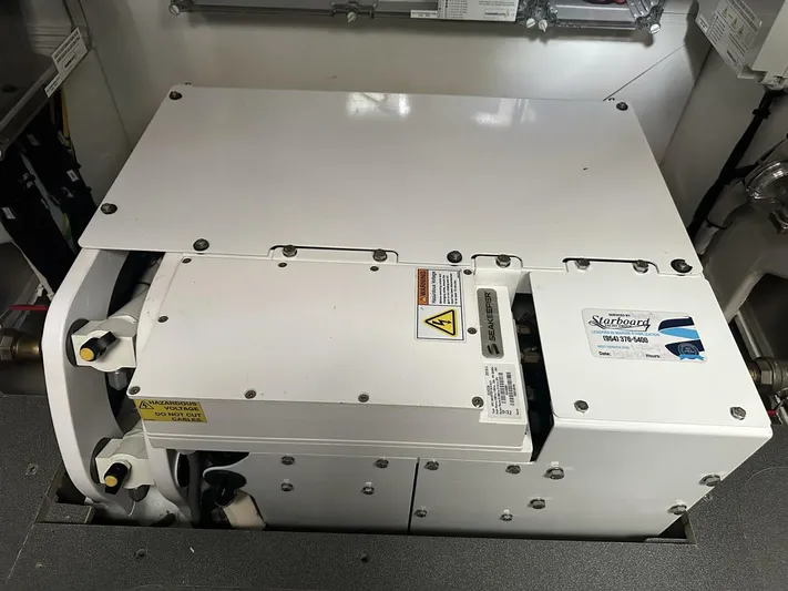  Yacht Photos Pics 2022 Absolute Navetta 52 - Image 42