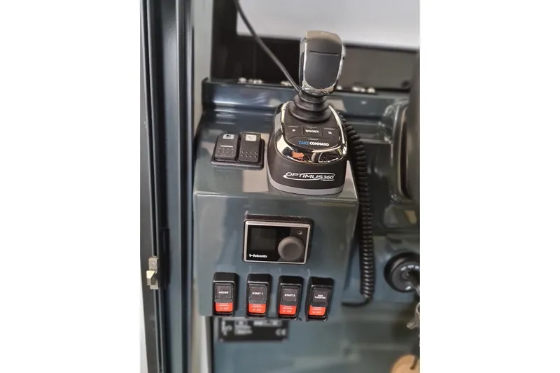 Dfndr1 Yacht Photos Pics Control panel of 2021 XO Boats DFNDR9 with Optimus 360 joystick.