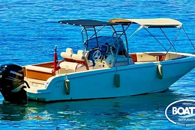 2017 Invictus 270 FX