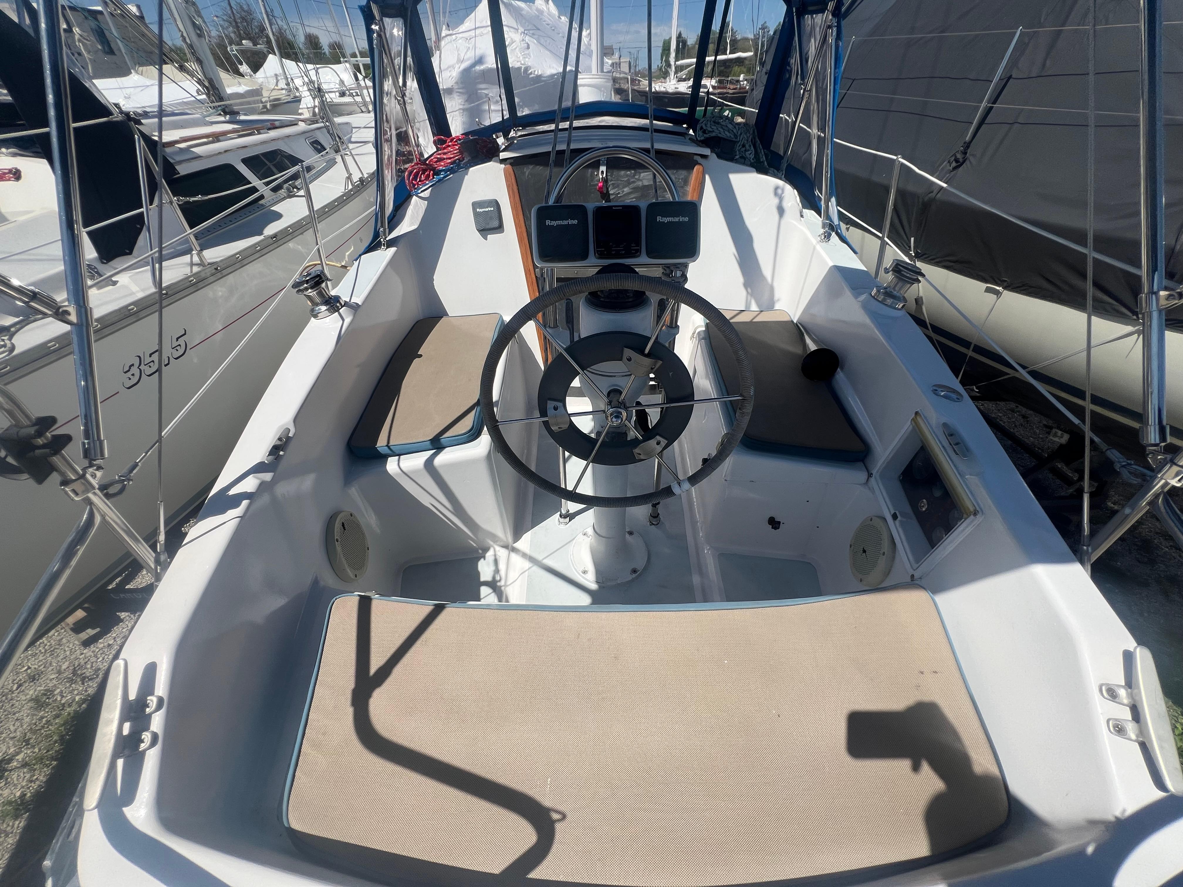 1983 hunter 27 sailboat