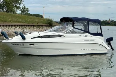 2005 Bayliner 275