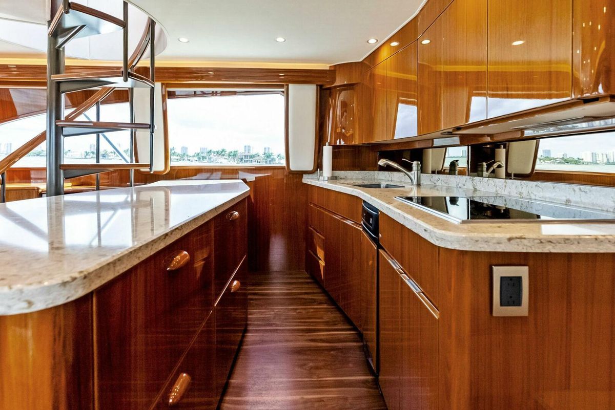 2015 Viking 66 