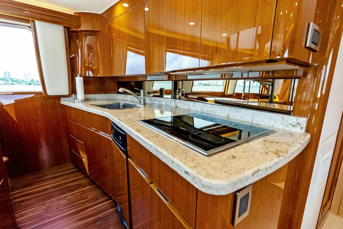 2015 Viking 66 