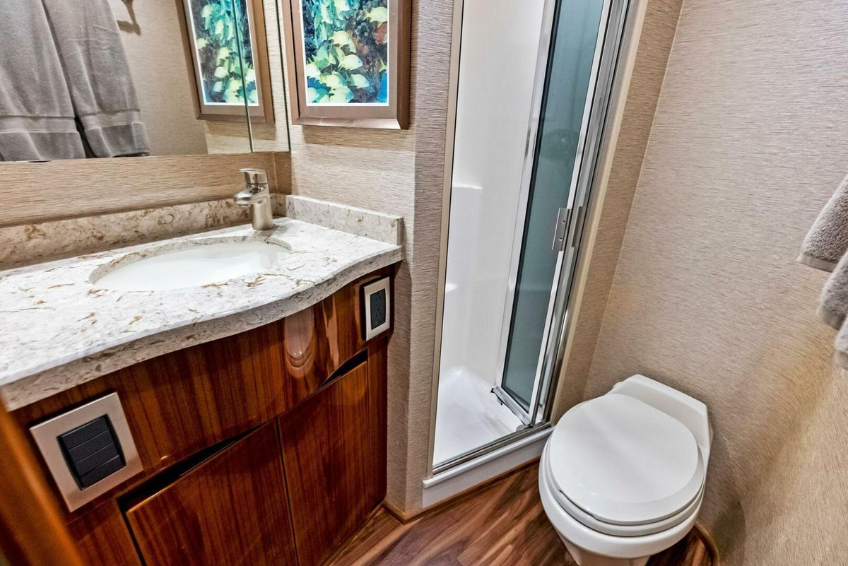 2015 Viking 66 