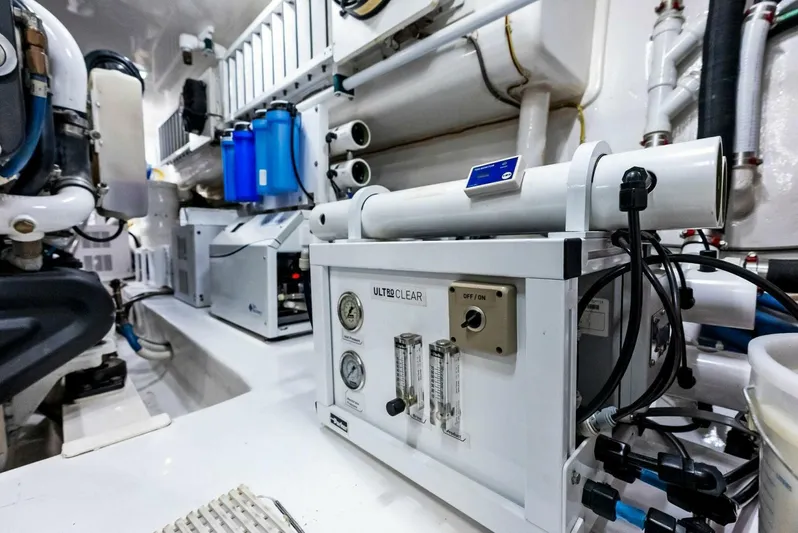 Princess Lily Yacht Photos Pics 2015 Viking 66 Enclosed Bridge