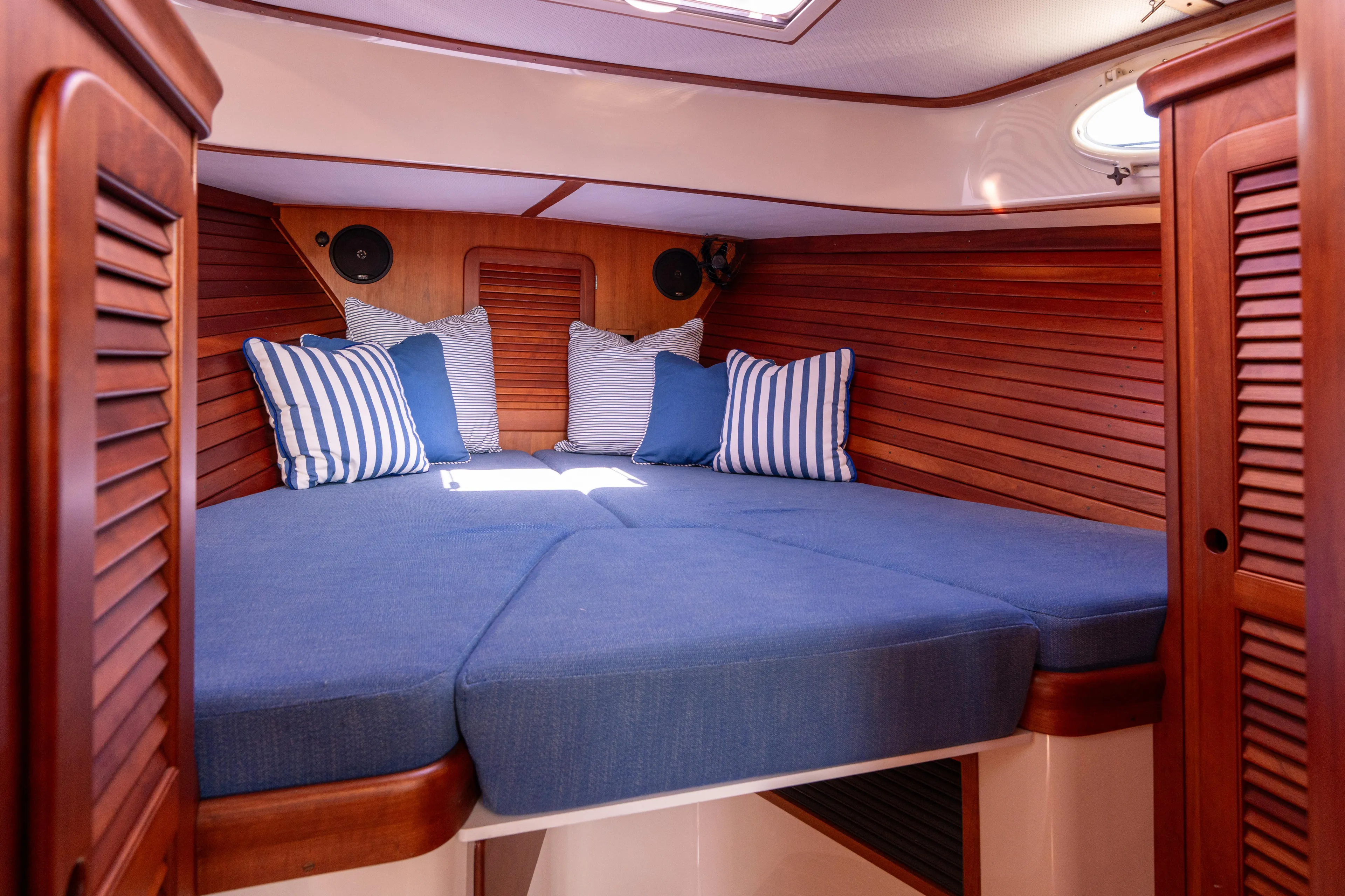 A’gangee II Yacht Photos Pics 