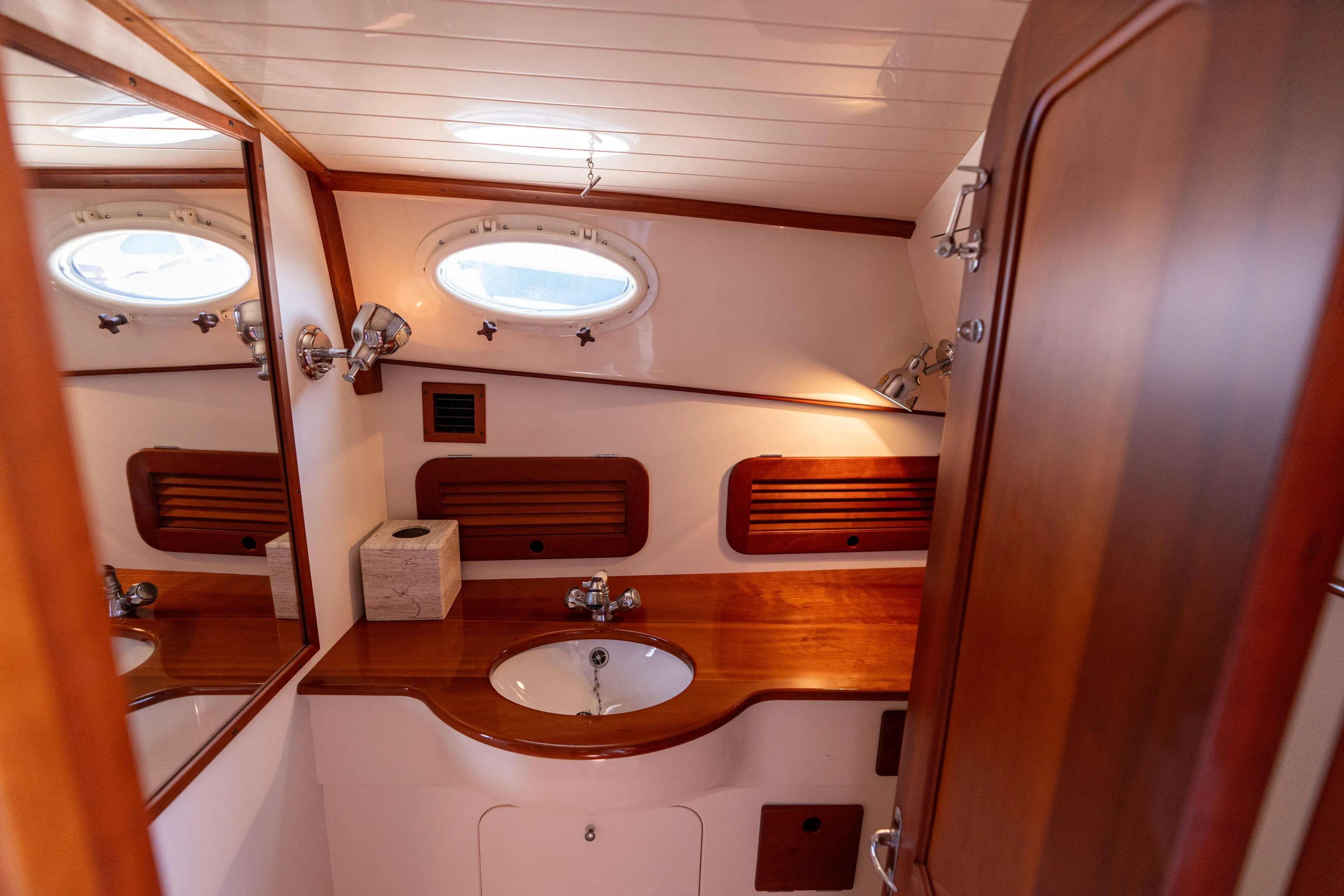 A’gangee II Yacht Photos Pics 