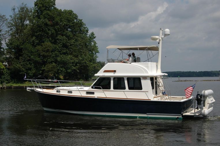 2005-42-sabre-42-flybridge-sedan