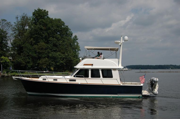 2005-42-sabre-42-flybridge-sedan