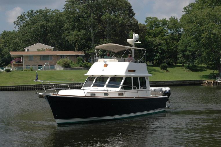2005-42-sabre-42-flybridge-sedan
