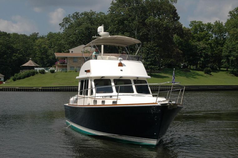 2005-42-sabre-42-flybridge-sedan