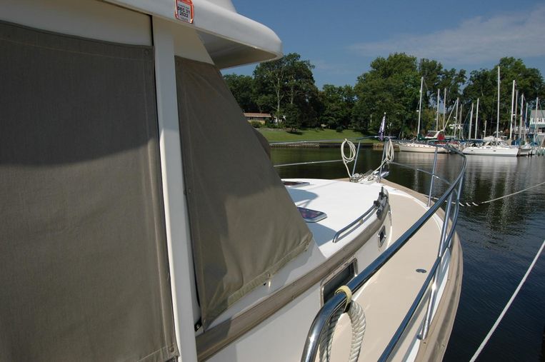 2005-42-sabre-42-flybridge-sedan