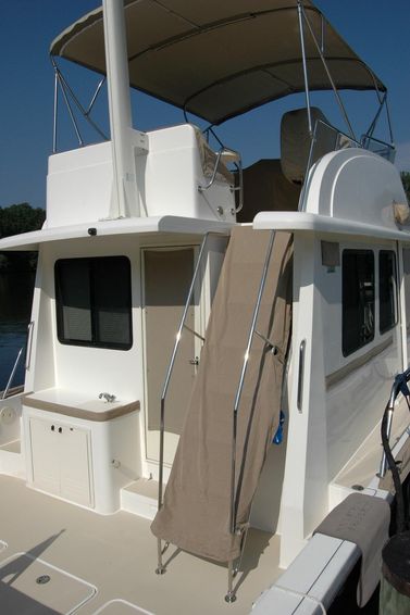 2005-42-sabre-42-flybridge-sedan