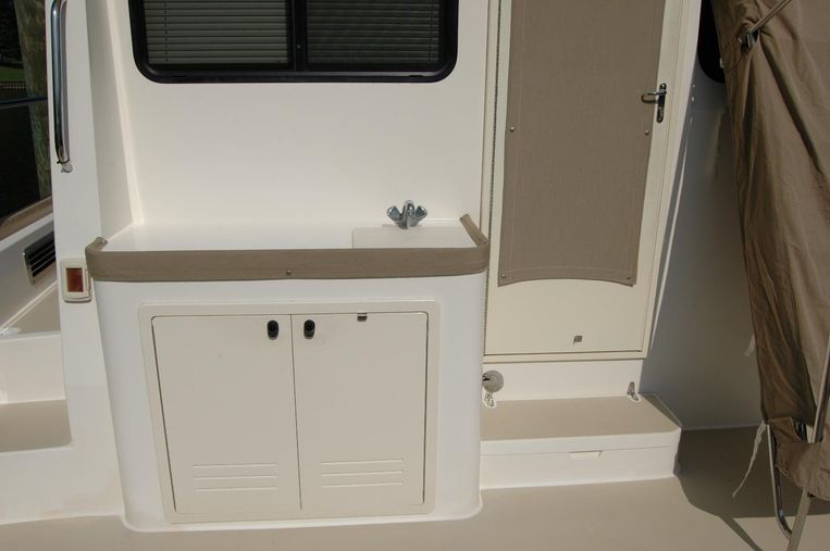 2005-42-sabre-42-flybridge-sedan
