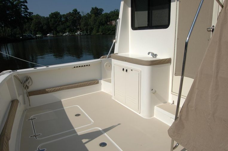 2005-42-sabre-42-flybridge-sedan