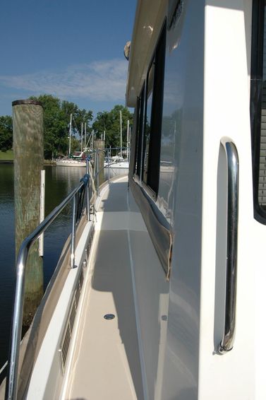 2005-42-sabre-42-flybridge-sedan