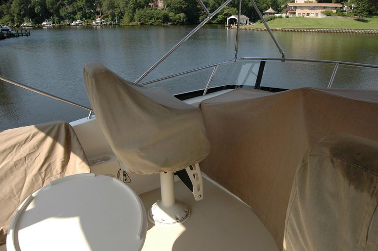 2005-42-sabre-42-flybridge-sedan