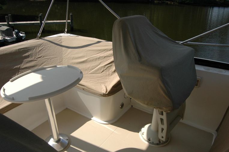 2005-42-sabre-42-flybridge-sedan