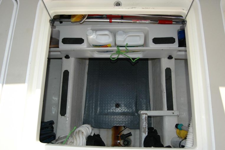 2005-42-sabre-42-flybridge-sedan