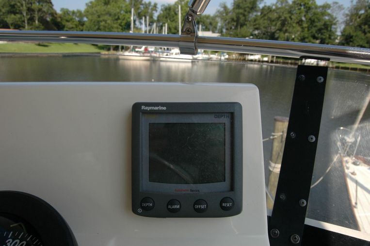 2005-42-sabre-42-flybridge-sedan