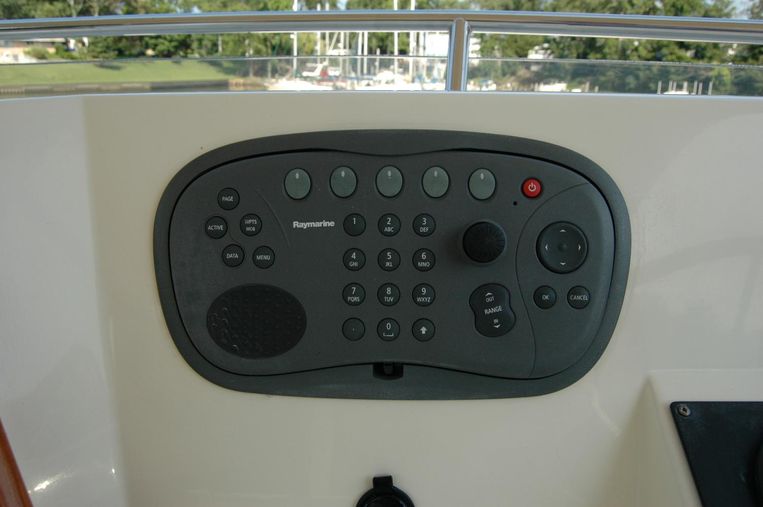 2005-42-sabre-42-flybridge-sedan